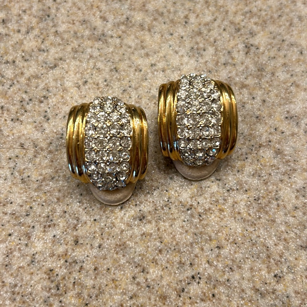 White crystal clip earings